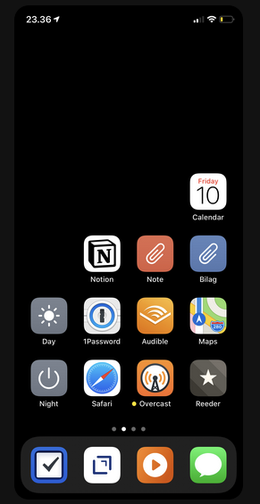 Screenshot of an iphone home screen where 50% of the screen is icons but seemingly centered lower right instead of upper left.